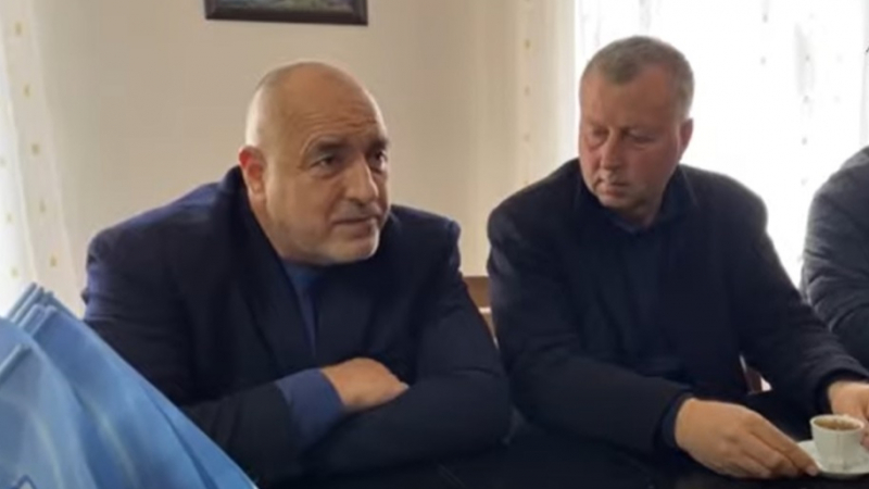 Борисов обвини Радев за атаката със снежни топки срещу Петков ВИДЕО