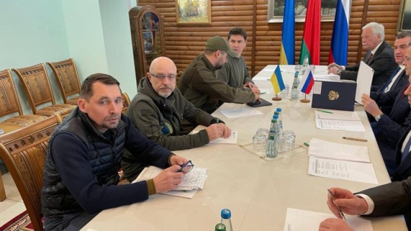 Съветник на Зеленски обяви, че Русия омеква на преговорите и вече не иска да...