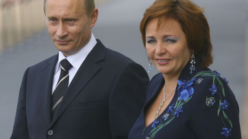 Скандални разкрития от 1998 г. за Путин и бившата му жена