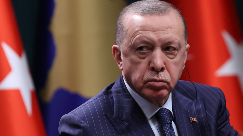 Войната удари Ердоган и турската икономика