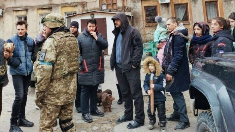  "Азов" и "Айдар" отново не пускат мирното население от Мариупол, използват го като жив щит