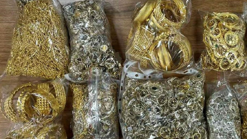 Злато за над 1 милион лева откриха в кабината на турски шофьор на Капитан Андреево ВИДЕО