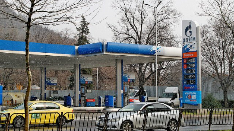 Бензинът и дизелът са на косъм от 3 лв./литър в Пловдив СНИМКИ  