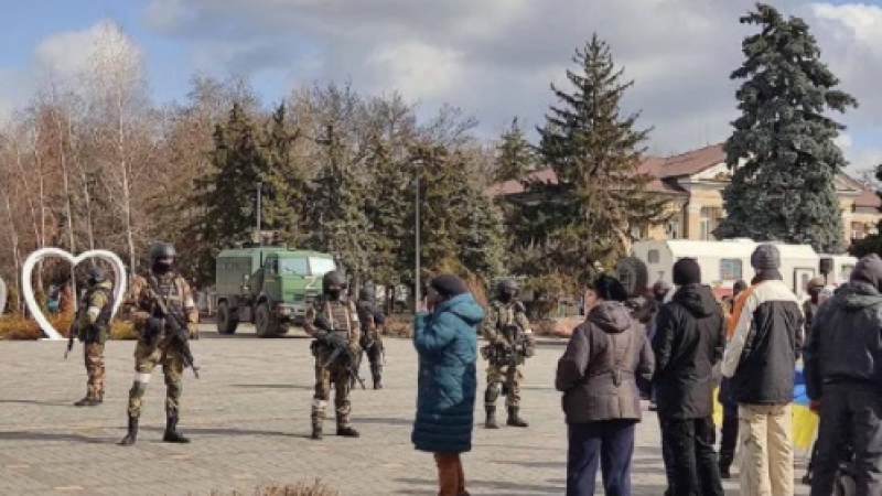 Руската армия взе град на Черно море без нито един изстрел, край Киев е ад СНИМКИ