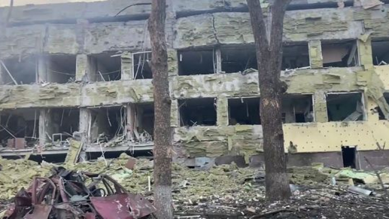 Руски военни удариха родилен дом и детска болница в Мариупол, има много загинали ВИДЕО 