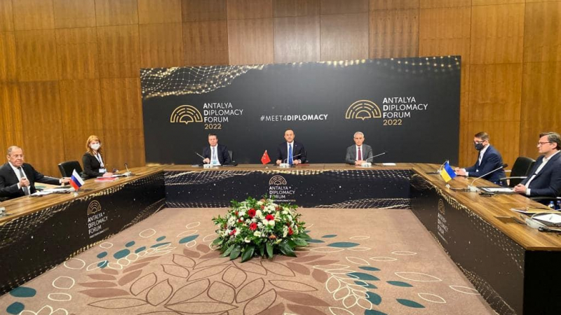 Преговори между външните министри на Украйна, Русия и Турция започнаха в Анталия