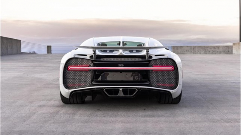 Най-бялото Bugatti в света на известен рапър си търси нов собственик СНИМКИ