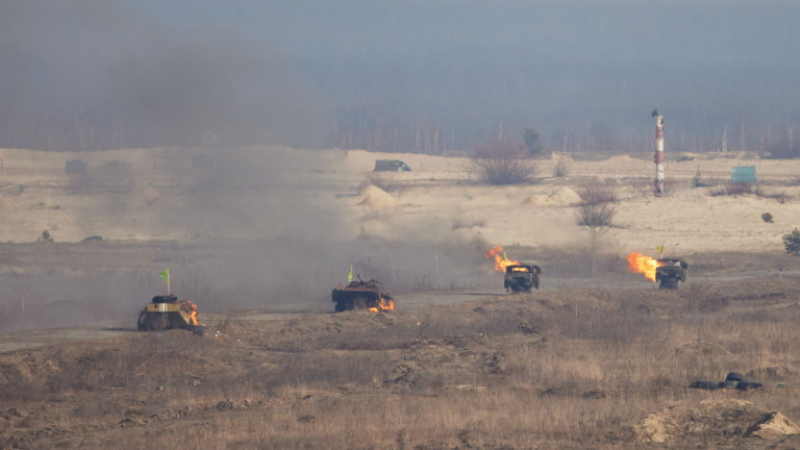 "Укринформ": Руски военни острелваха колона с цивилни