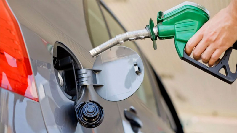Безценни съвети за пестене на гориво насред кризата със скъпия бензин