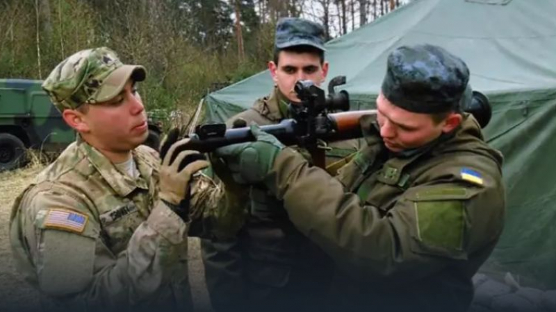 „Политико“: САЩ отказаха да изпращат военни инструктори в Украйна, страхувайки се от Русия