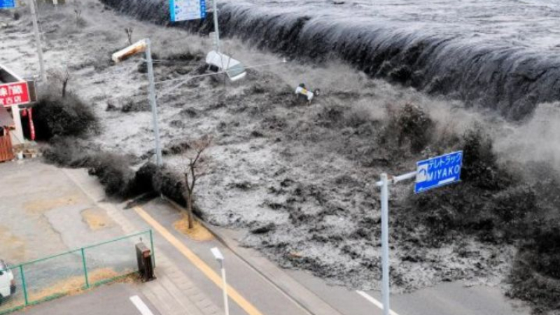 Мощен трус от 7,3 по Рихтер удари Фукушима, надига се цунами, страшно е! ВИДЕО