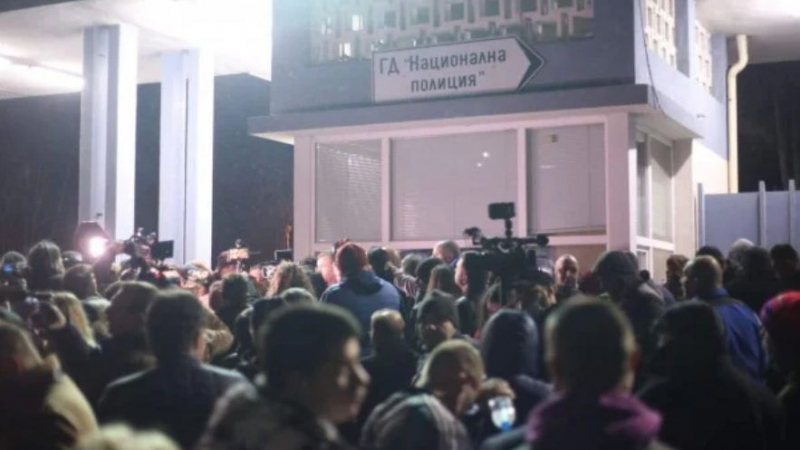 Става страшно! Активисти на ГЕРБ от цялата страна прииждат към София