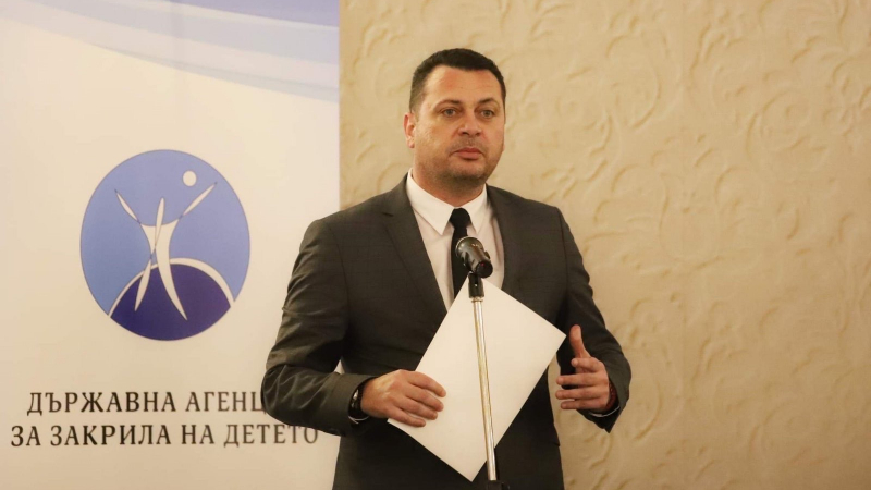Иван Ченчев връчи приза „Посланик на доброто“ на ученици от училище „Проф. Никола Маринов“ в Търговище