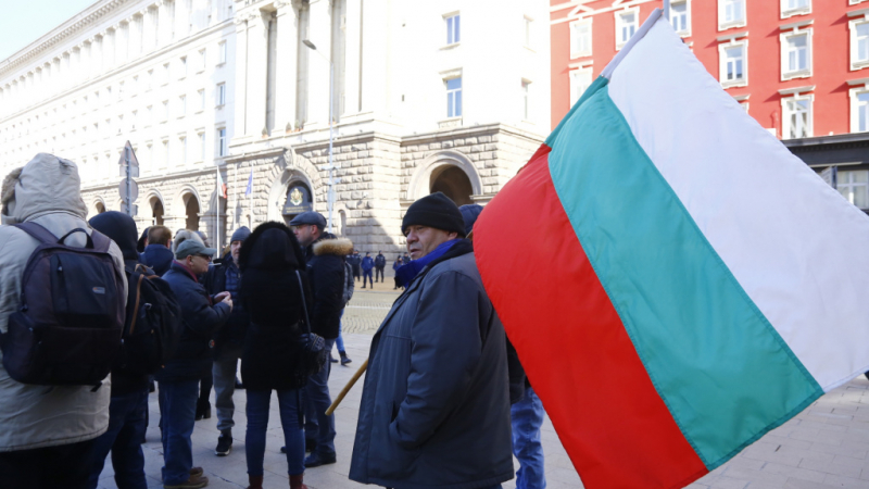 Протест на ГЕРБ спряха движението в център на София НА ЖИВО