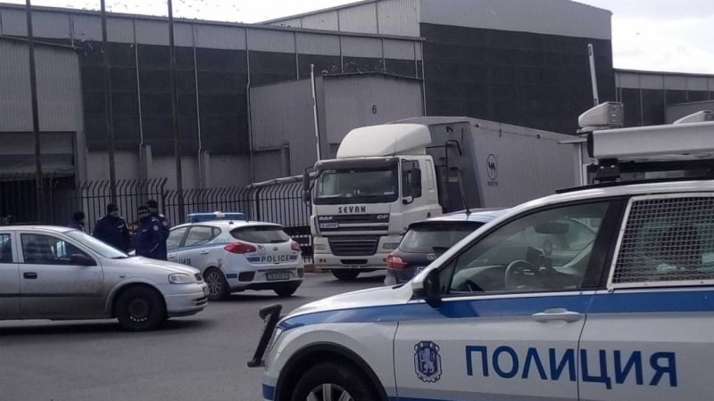 Акция: Полиция блокира зърнобазата на Севан, спря товаренето на кораб в Бургас СНИМКИ/ВИДЕО