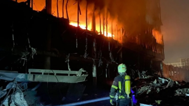 Страшен пожар и загинали в Киев след руски обстрел СНИМКИ