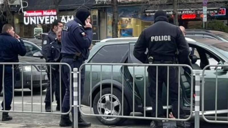 ВИДЕО 18+ от ужаса с гонка, полицаи и ранени в центъра на София ВИДЕО