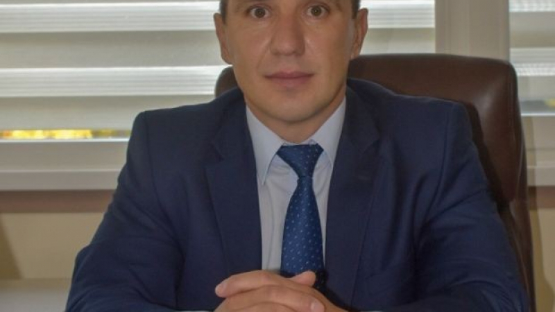 Адв. Димитров: А защо умнокрасивите не поискат и Цветан Василев да бъде разпитан по скайп