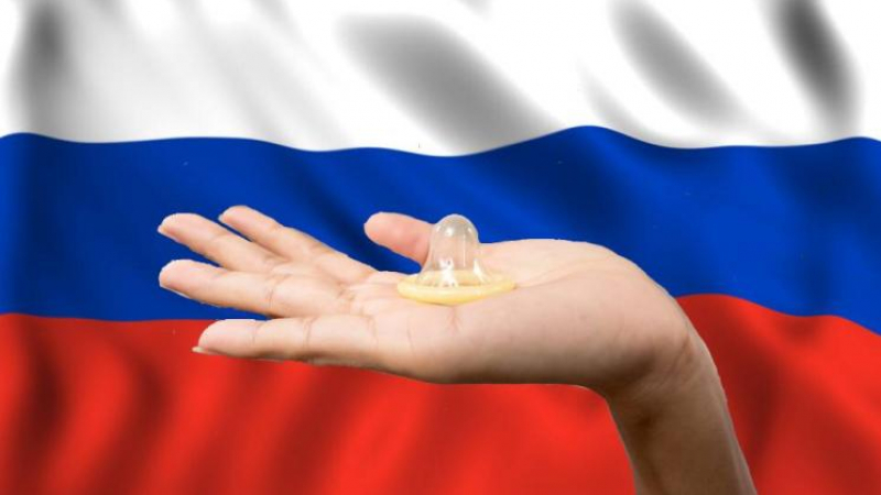 След удара с порното: Руснаците се юрнаха да купуват презервативи