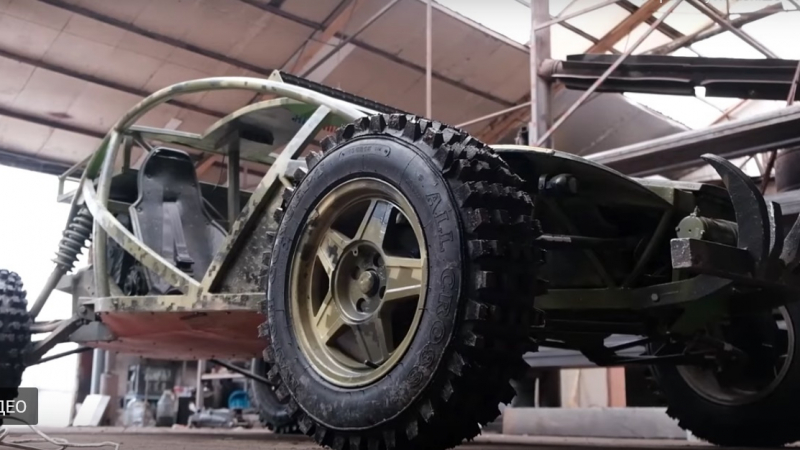 Украинци създават оригинални автомобили за армията ВИДЕО