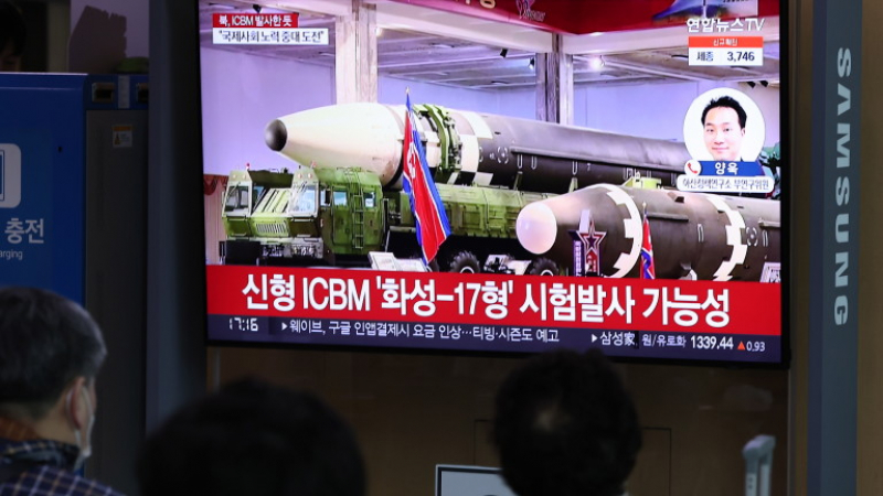 Ким Чен-ун лично ръководил теста с нова балистична ракета