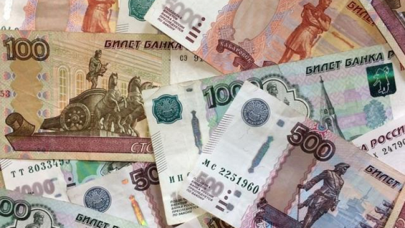 Анализ: Защо Европа вие от путинската рубла 