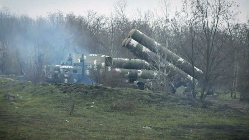 На парчета: Това остана от украински комплекс С-300, поразен на позиция ВИДЕО