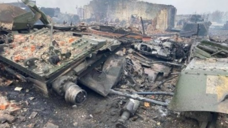 Откриха гробище на танкове в Харков след руски удар СНИМКИ