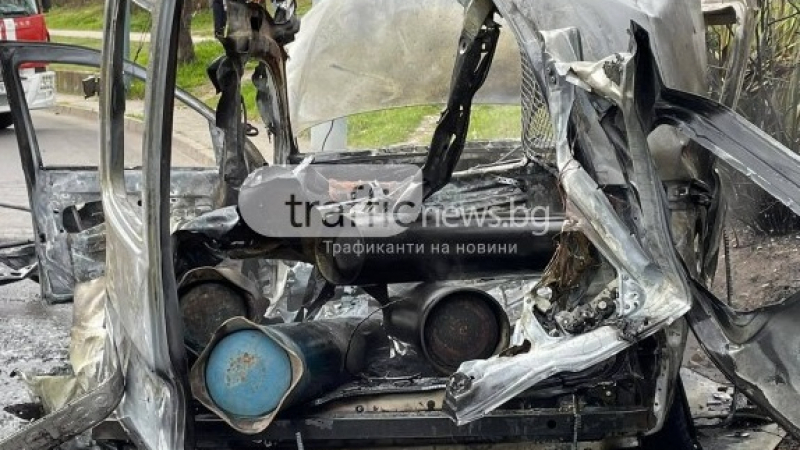 Кола се взриви в Пловдив СНИМКИ