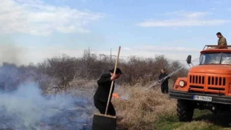 Няма край! Четвърти пожар край Пловдив вбеси кмет СНИМКИ