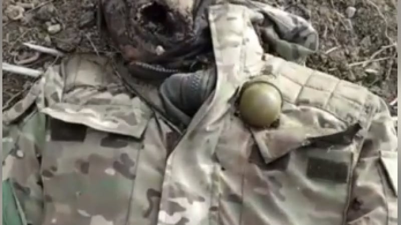 Зловещо ВИДЕО 18+: Ето как са се гаврили с пленени руски войници в Украйна 