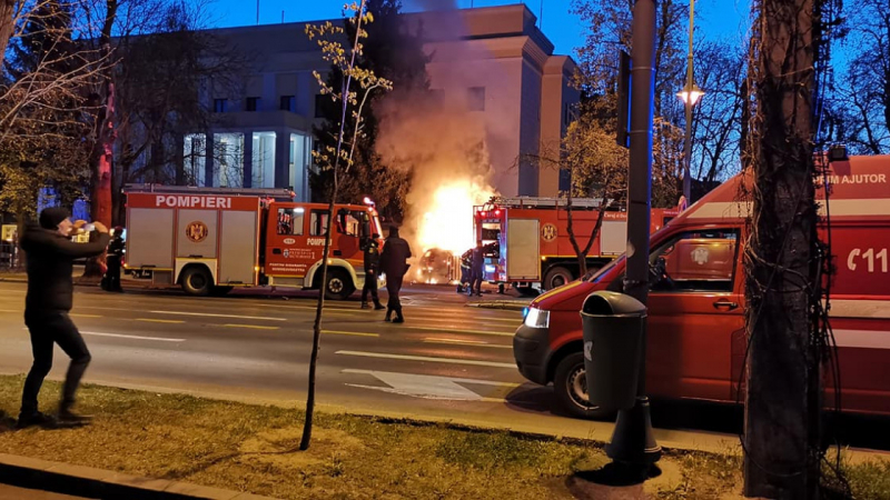 Смъртоносен инцидент пред руското посолство в Букурещ СНИМКИ