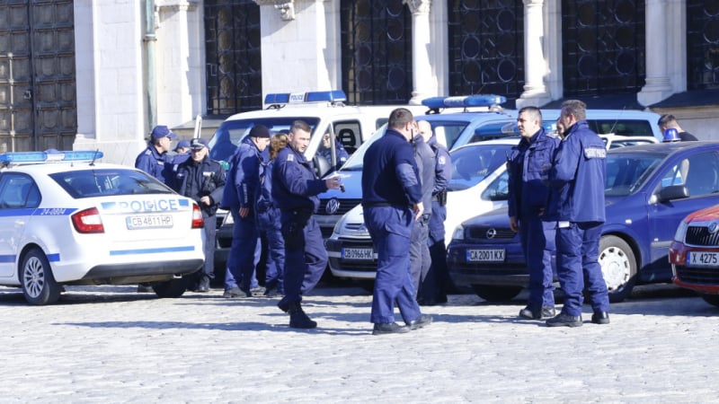 Невиждан ужас в центъра на София, полицаите са безсилни