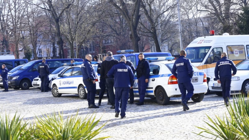 Извънредно: Арестуваха четирима полицаи в София