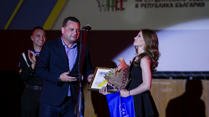 Иван Ченчев връчи приза “Студент на годината” на олимпийската шампионка Ерика Зафирова