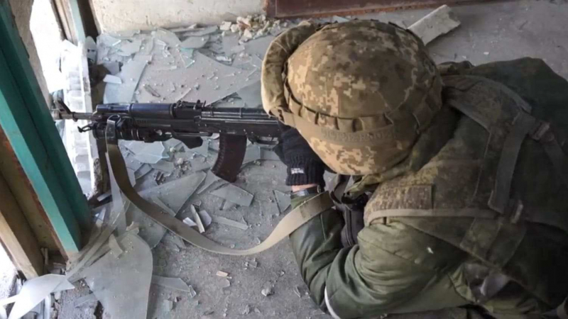 Руските войски стягат обръч Азовстал! Ожесточена престрелка ВИДЕО