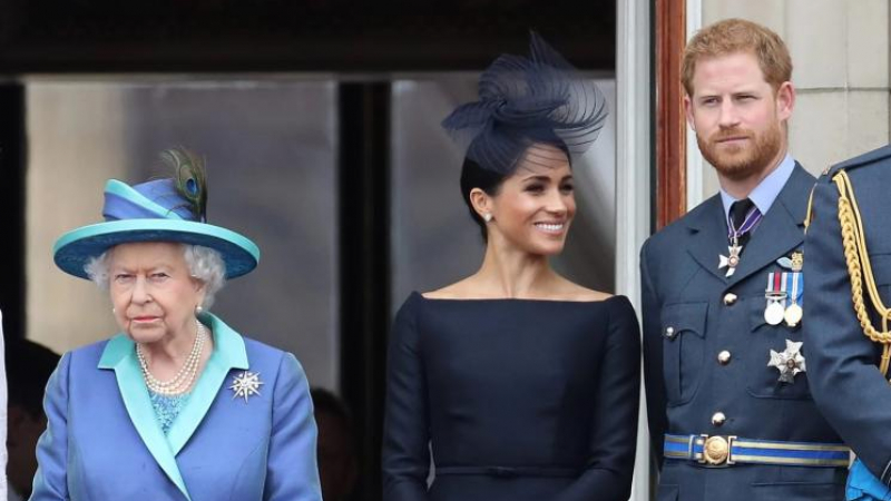 Невероятно: Меган и Хари на крака при Елизабет II