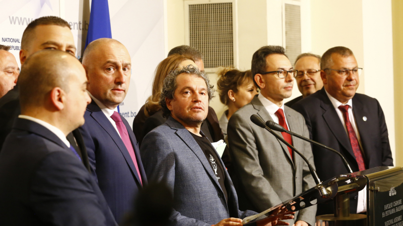 Депутати от ИТН са готови да подкрепят нов кабинет на ПП без Киро и Асен 