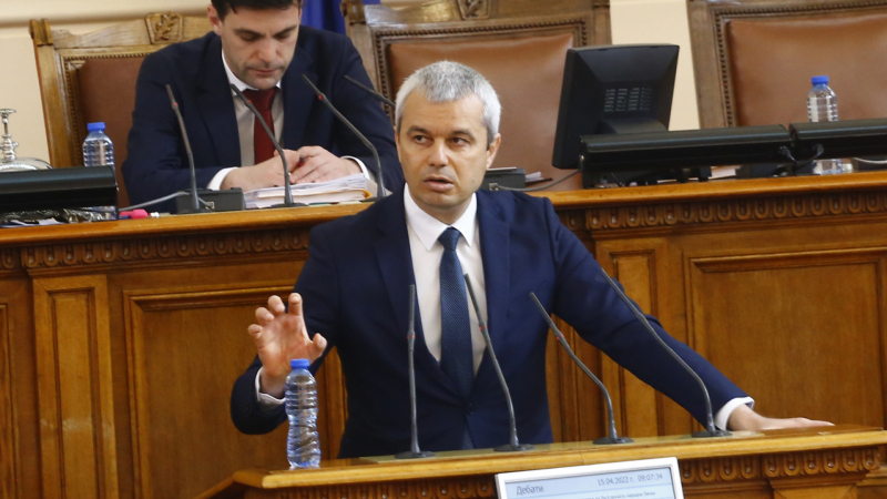 Костадинов поиска оставка на правителството заради национално предателство 