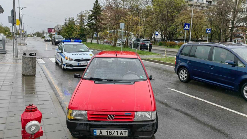 Мъж бере душа, след като бе пометен на пешеходна пътека в Бургас СНИМКИ