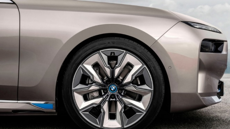 BMW представи новата луксозна и технологична Серия 7 ВИДЕО