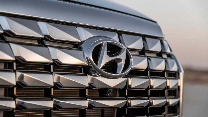 Hyundai представи обновения и още по-брутален кросоувър Palisade СНИМКИ