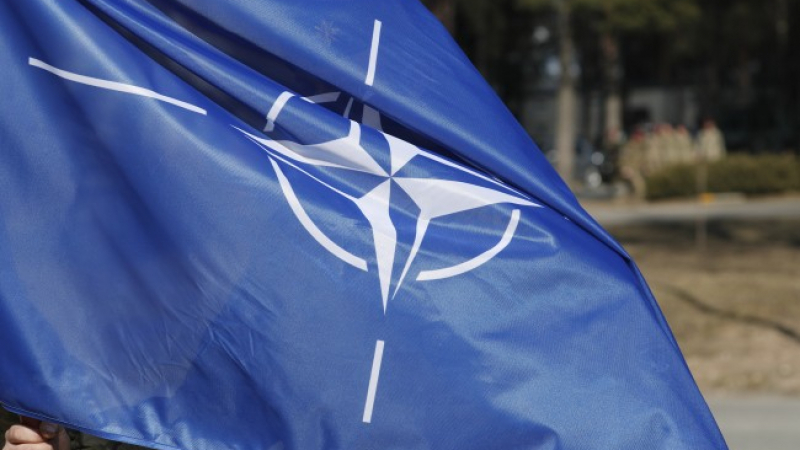 Въвлича ли изпращането на оръжия НАТО във войната в Украйна?