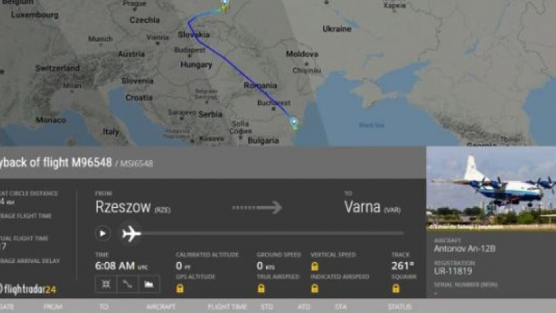 На фона на призивите на Кулеба: Украински товарен Ан-12 кацна във Варна