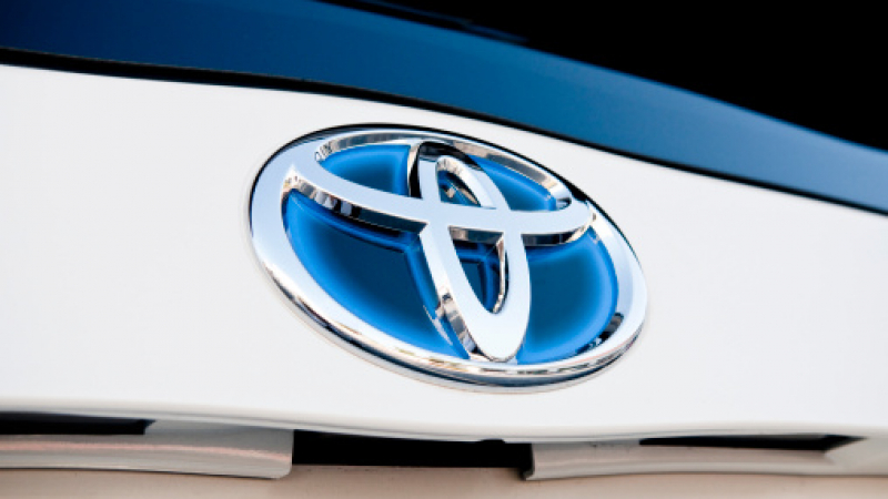Впечатляващо: Ето как изглежда Toyota Prius с пробег от 900 000 км ВИДЕО