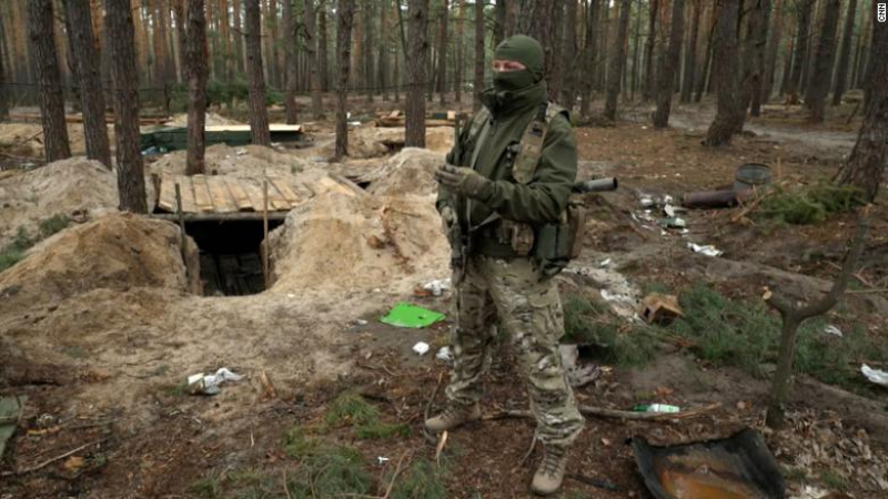 Екип на CNN отиде в изоставен руски лагер край Киев, ето на какво се натъкна СНИМКИ