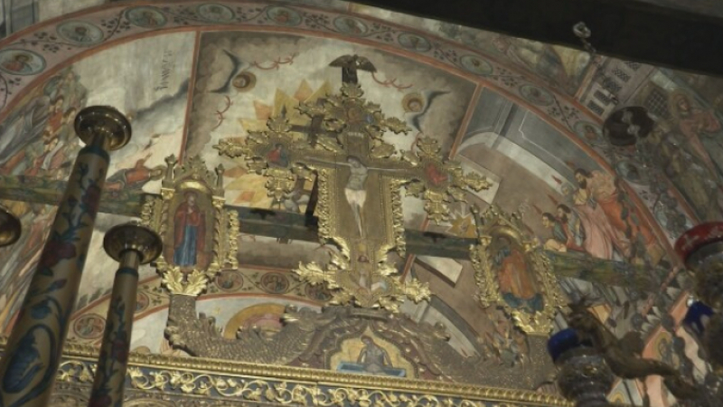 Литийно шествие с чудотворна икона в Бачковския манастир във втория ден на Великден