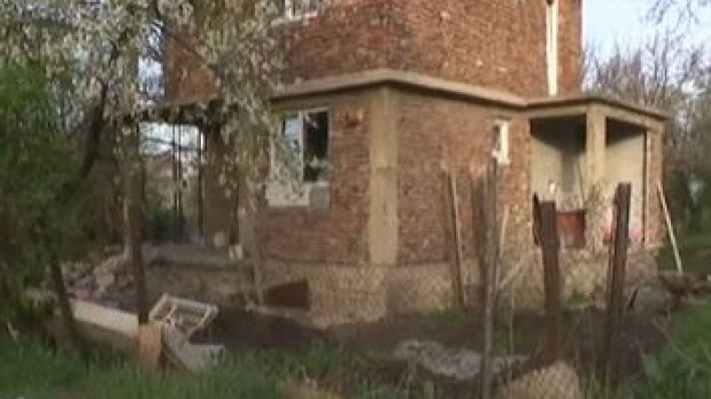 Невиждана трагедия навръх Великден в Петърч! Мъж се барикадира в къщата си в Петърч и последва най-лошото СНИМКИ