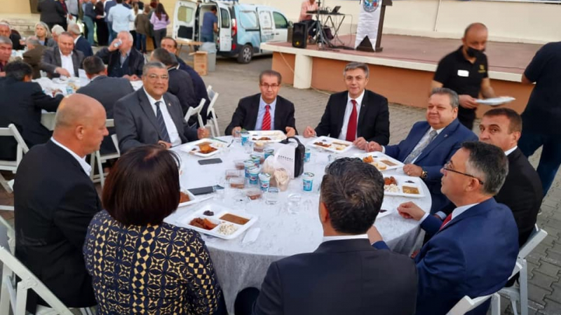 Над 2000 души посрещнаха Мустафа Карадайъ и делегация на ДПС на тържествена вечеря-ифтар в Измир