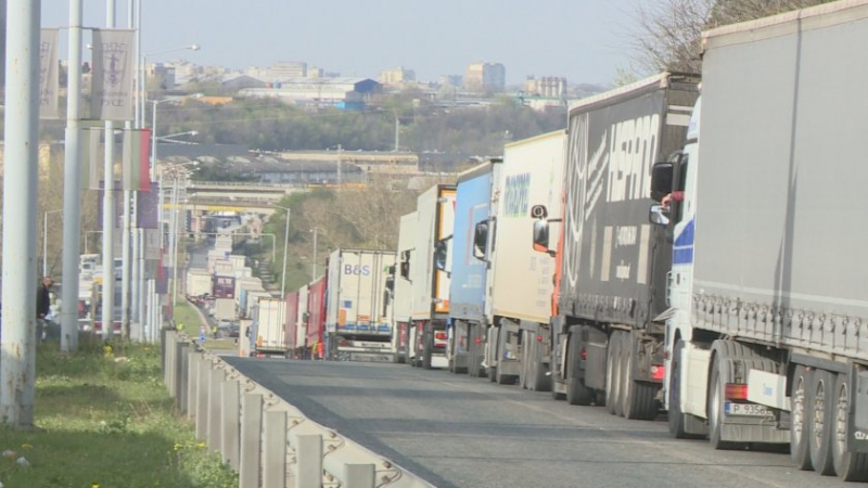 Транспортният бранш излиза на протест, блокира Цариградско шосе 